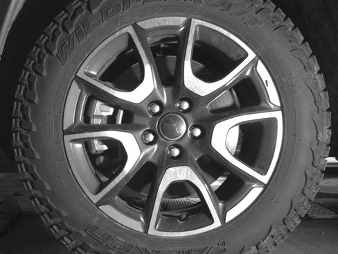 Used 2025 Jeep Compass Trailhawk image 12