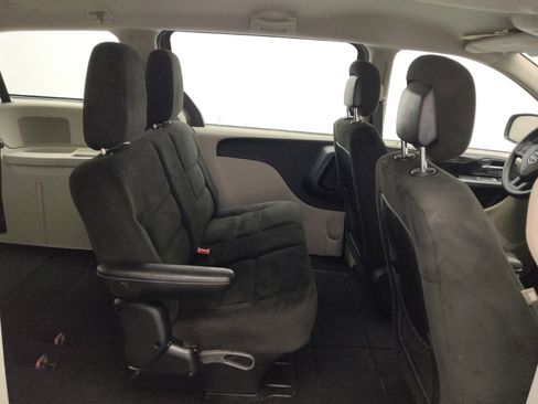 Used 2015 Dodge Grand Caravan American Value Package image 19
