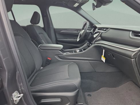 New 2025 Jeep Grand Cherokee Laredo X image 32