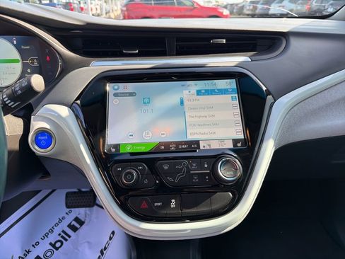Used 2020 Chevrolet Bolt LT FWD image 25