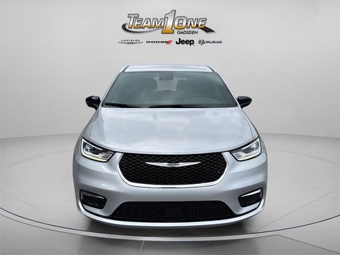 New 2026 Chrysler Pacifica Select image 2