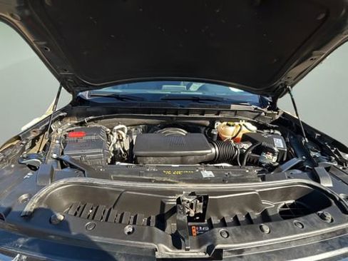 Used 2021 Chevrolet Suburban RST w/ Luxury Package image 33