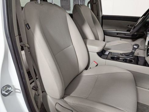 Used 2021 Kia Sedona LX image 25