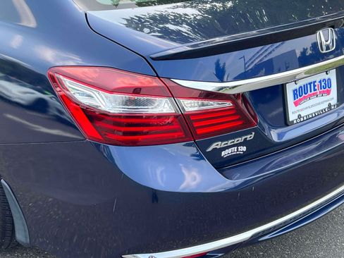 Used 2017 Honda Accord Sport image 8