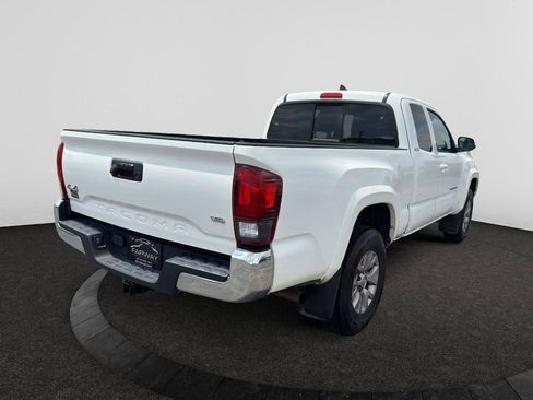Used 2019 Toyota Tacoma SR5 AWD/4WD image 5