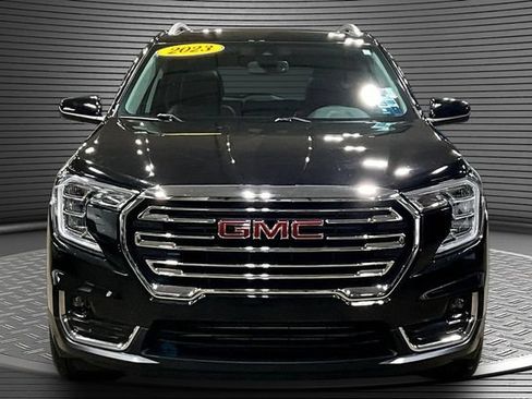 Used 2023 GMC Terrain SLT w/ Infotainment Package II FWD image 2