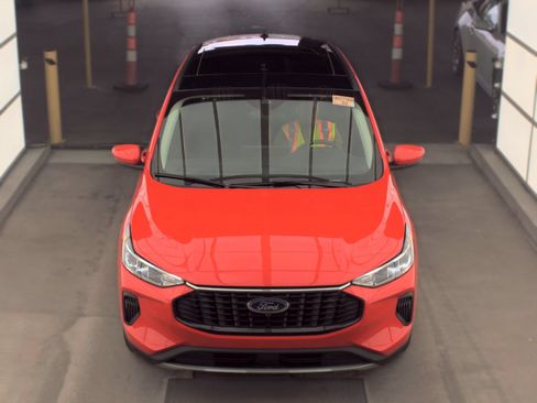 Used 2024 Ford Escape Active w/ Tech Pack #2 AWD/4WD image 2