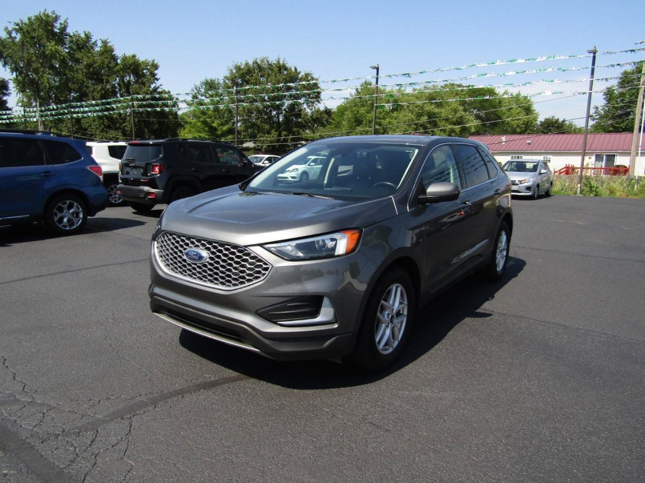 Used 2023 Ford Edge SEL AWD/4WD image 3