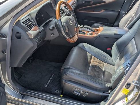 Used 2016 Lexus LS 460 image 8