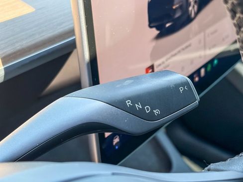 Used 2023 Tesla Model Y 2WD image 38