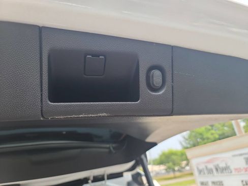 Used 2019 Chevrolet Suburban LT image 32