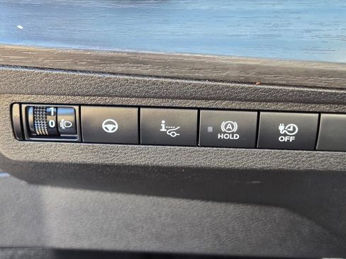 Used 2024 Nissan Ariya FWD image 29