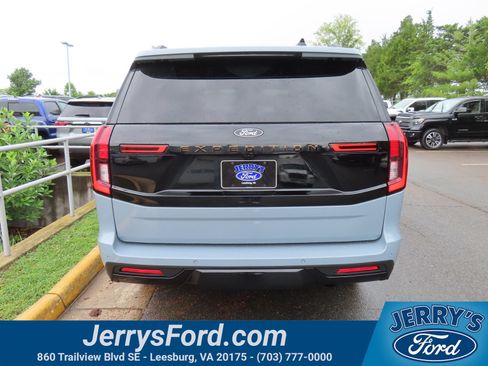 Used 2025 Ford Expedition Tremor AWD/4WD image 6