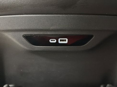Used 2024 Chrysler Pacifica Touring-L FWD image 37