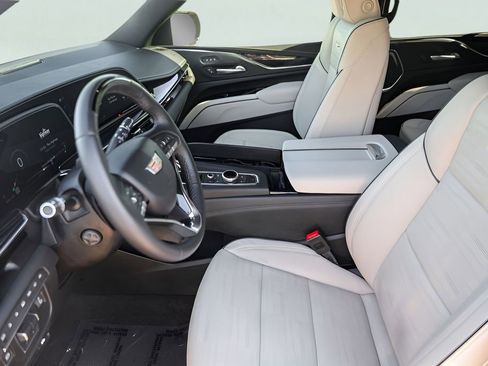 Used 2024 Cadillac Escalade Sport w/ LPO, ONYX Package image 12