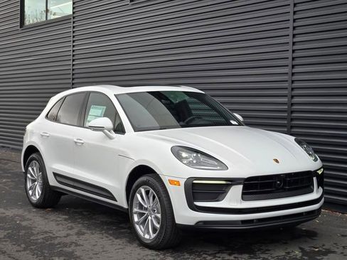 Used 2026 Porsche Macan image 9
