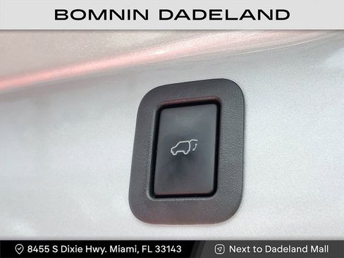 Used 2017 Toyota Highlander SE image 8