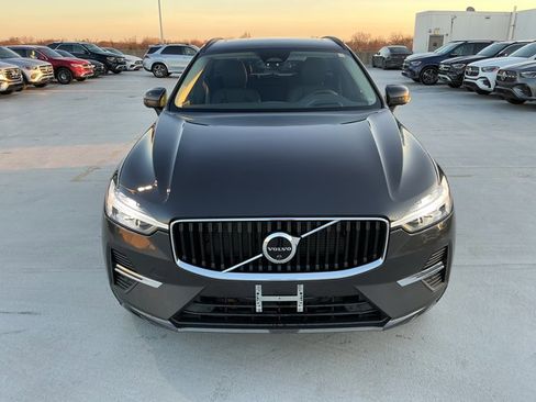 Used 2022 Volvo XC60 B5 Momentum w/ Advanced Package image 2