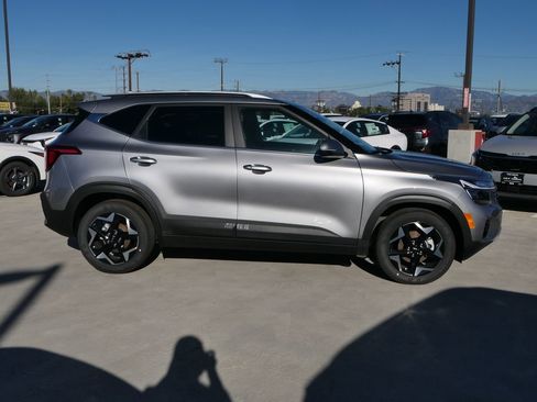 New 2026 Kia Seltos EX image 2