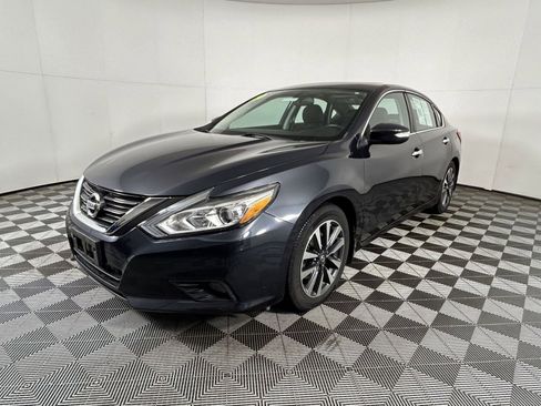 Used 2016 Nissan Altima 2.5 SL w/ Moonroof Package image 3