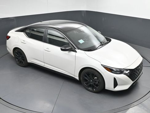 Certified 2025 Nissan Sentra SR w/ Midnight Edition image 31