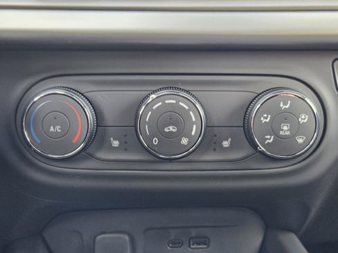 New 2026 Chevrolet Trax LS w/ LS Convenience Package image 19