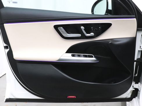 Used 2025 Mercedes-Benz E 350 4MATIC Sedan image 8