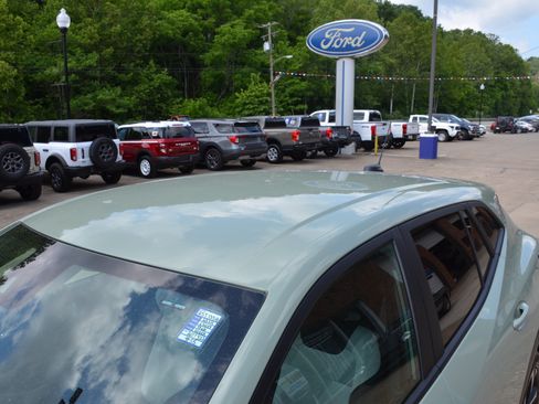 Used 2024 Chevrolet Trax RS FWD image 15