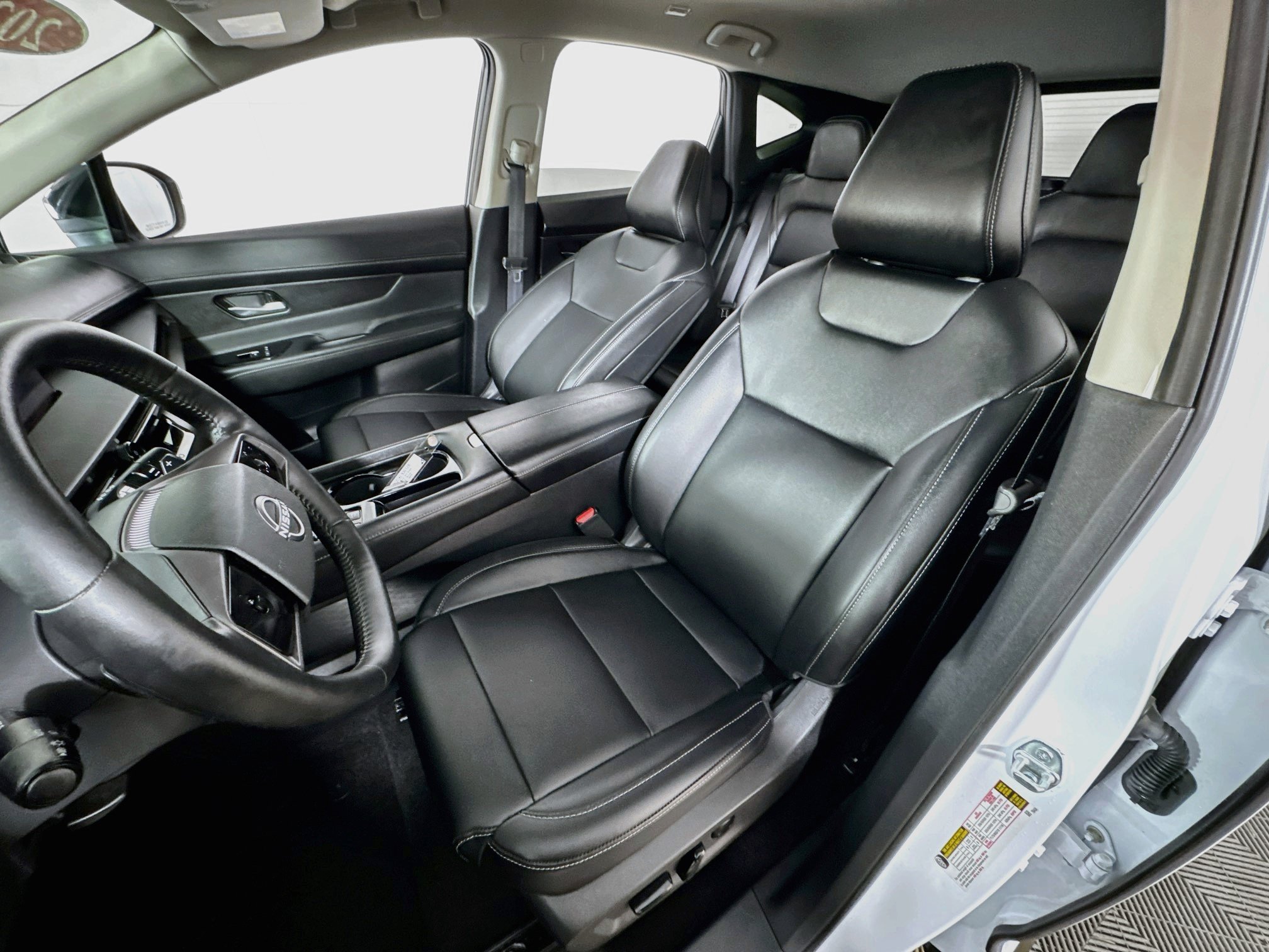 Used 2025 Nissan Murano SV AWD/4WD image 14