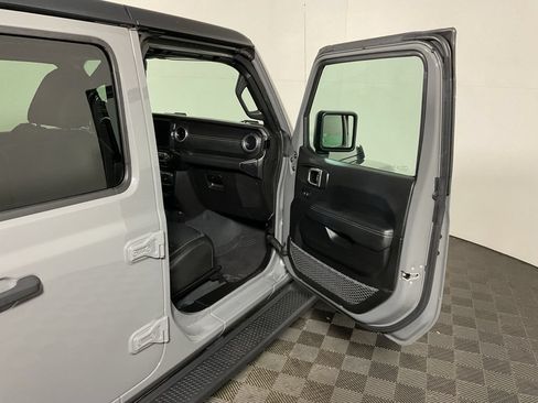 Used 2022 Jeep Wrangler Unlimited Sahara w/ Cold Weather Group AWD/4WD image 37