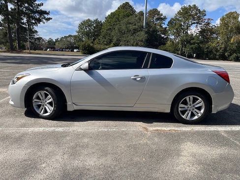 Used 2011 Nissan Altima 2.5 S w/ Convenience Pkg FWD image 2