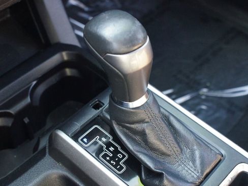 Used 2017 Toyota Tacoma Limited w/ Tow Package image 13