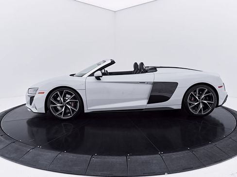 Used 2022 Audi R8 V10 w/ Carbon Exterior Package RWD image 23