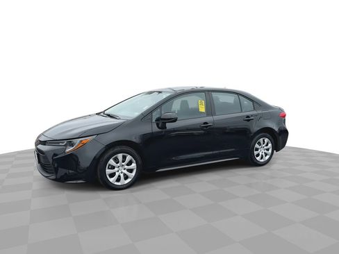 Used 2025 Toyota Corolla LE FWD image 4