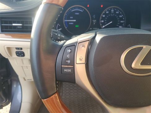 Used 2013 Lexus ES 300h image 16