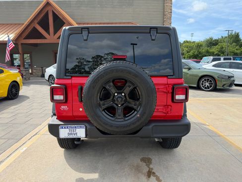 Used 2018 Jeep Wrangler Unlimited Sport S AWD/4WD image 6
