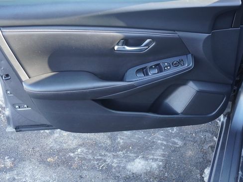 Used 2023 Nissan Sentra SV image 8