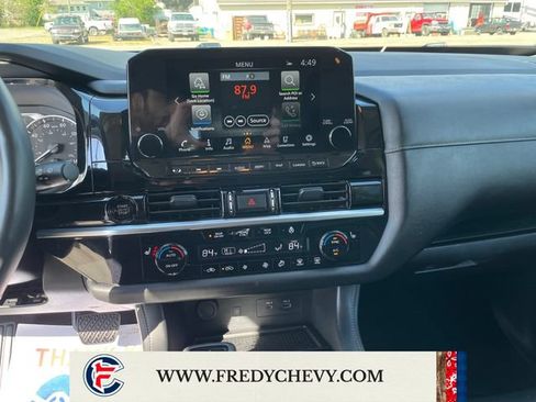 Used 2025 Nissan Pathfinder SL AWD/4WD image 17