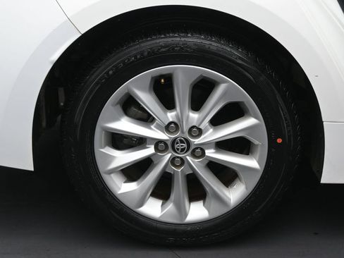 Used 2021 Toyota Corolla LE w/ LE Convenience Package FWD image 36