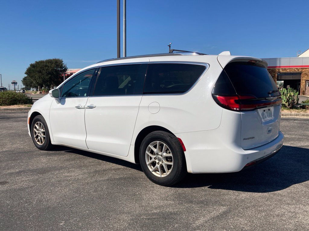 Used 2021 Chrysler Pacifica Touring-L FWD image 7