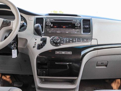 Used 2013 Toyota Sienna LE image 13