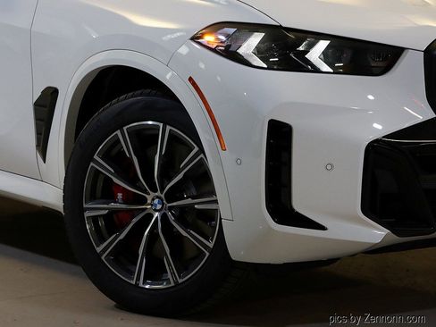 Used 2026 BMW X5 xDrive50e w/ M Sport Package image 3