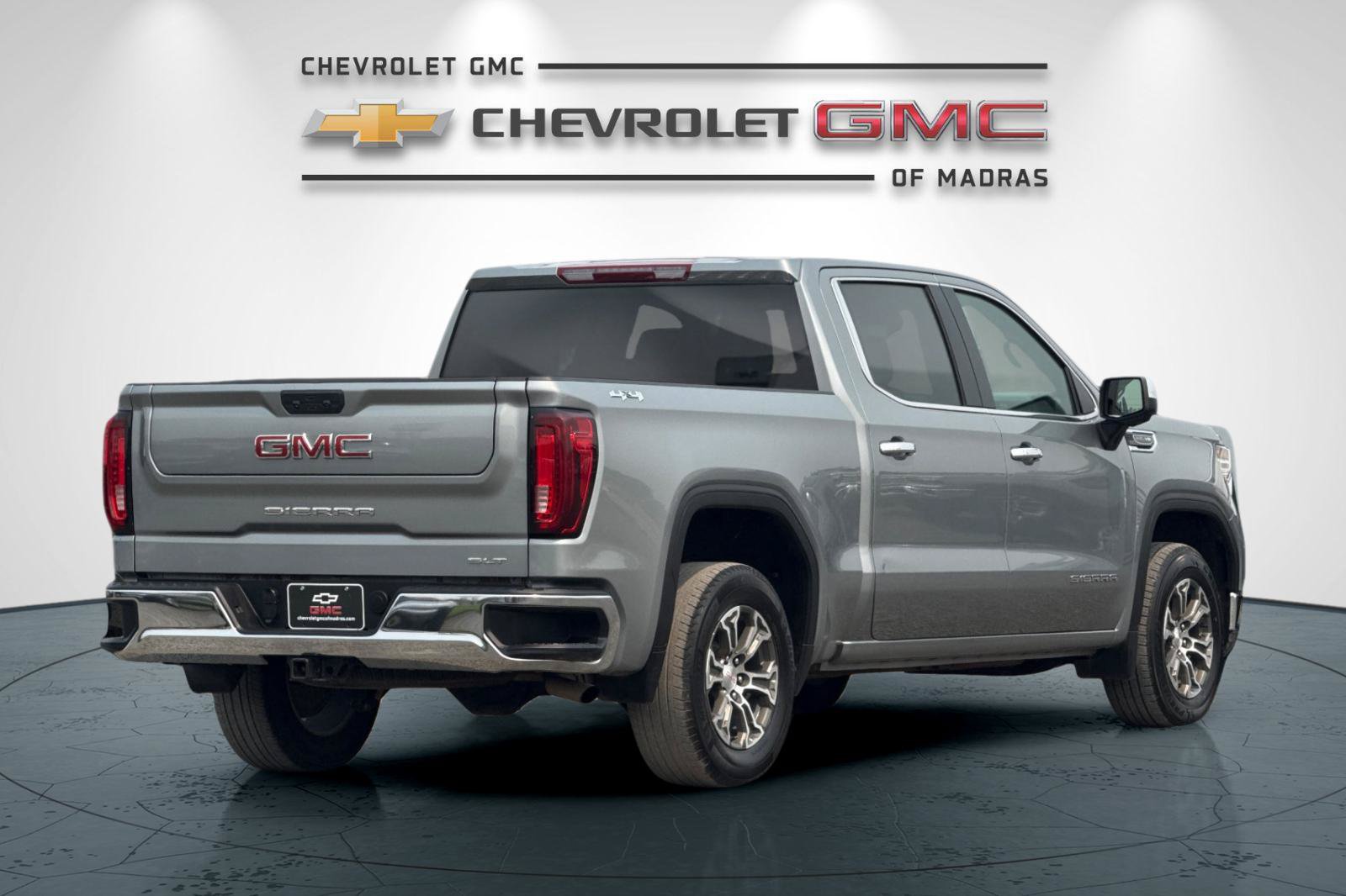 Used 2025 GMC Sierra 1500 SLT AWD/4WD image 3