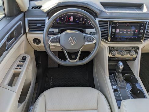 Certified 2022 Volkswagen Atlas SE w/ Panoramic Sunroof Package image 14