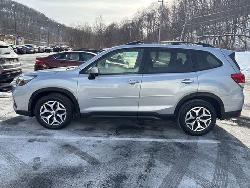 Used 2019 Subaru Forester Premium image 2