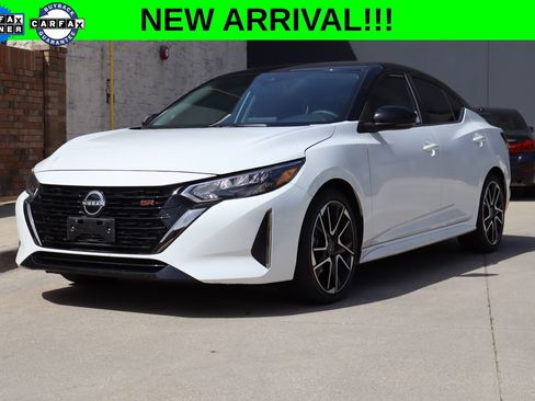 Used 2025 Nissan Sentra SR FWD image 1