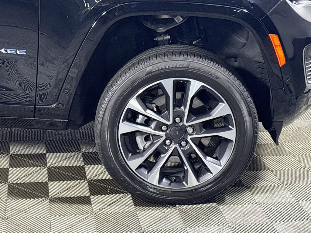 Certified 2023 Jeep Grand Cherokee Overland w/ Advanced Protech Group III AWD/4WD image 25