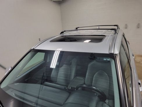Used 2021 Toyota Highlander XLE AWD/4WD image 7
