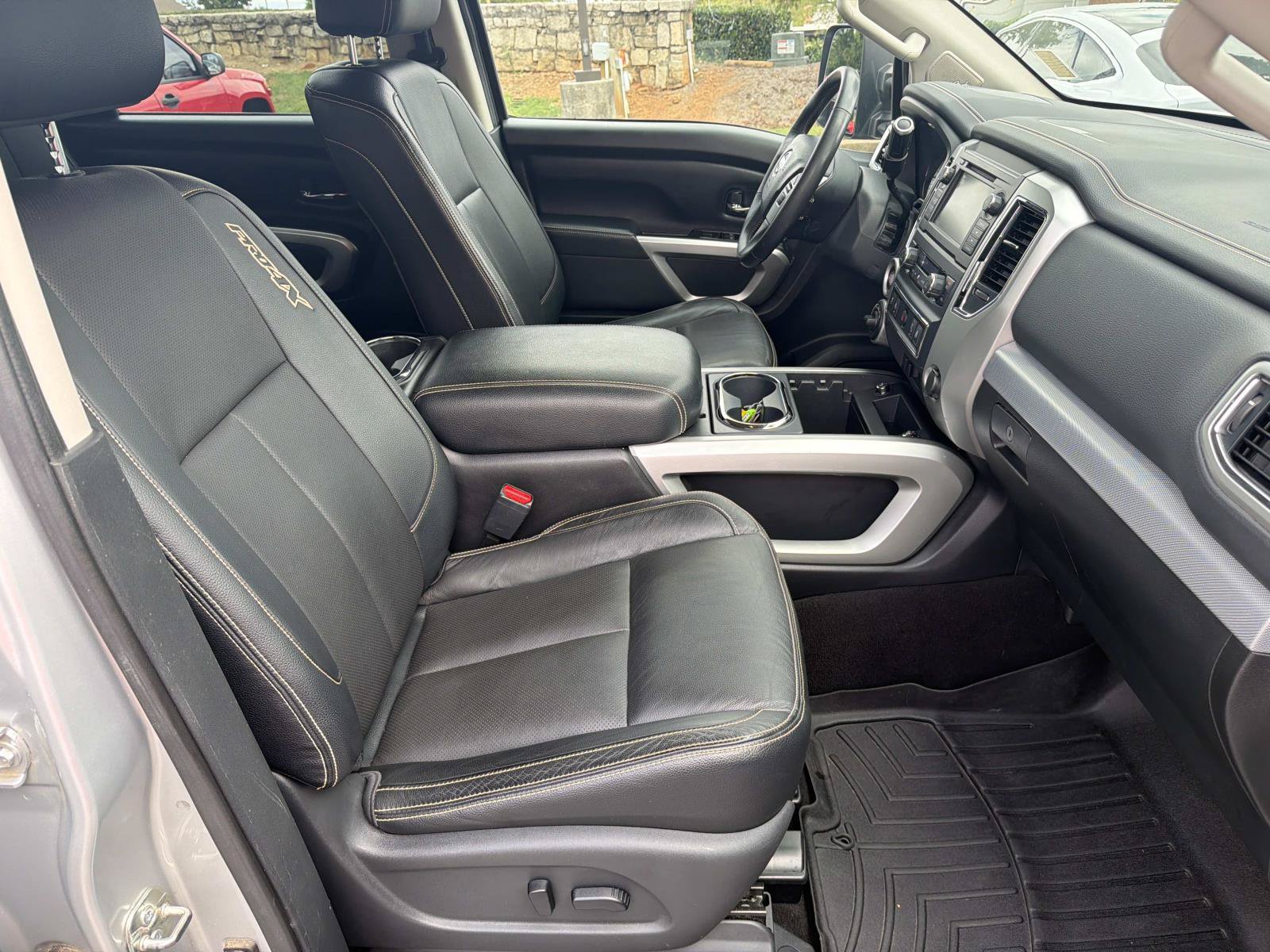 Used 2019 Nissan Titan PRO-4X w/ Pro-4x Convenience Package AWD/4WD image 14