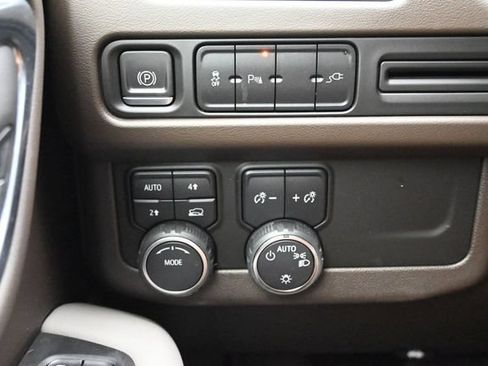 Used 2021 Chevrolet Suburban LT w/ Rear Media and Nav Package AWD/4WD image 14